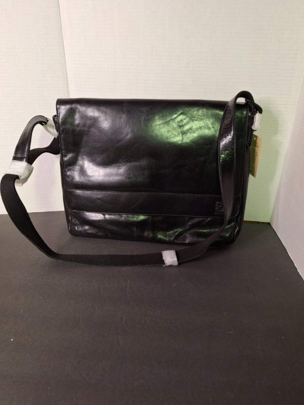 ESTALON  LEATHER 15.5" MESSENGER /CROSSBODY/ BRIEFBAG/ LAPTOP /ORGANIZE.